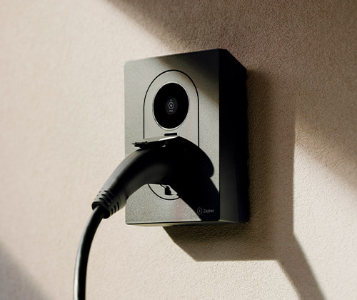 Hjemmelader montert på veggen