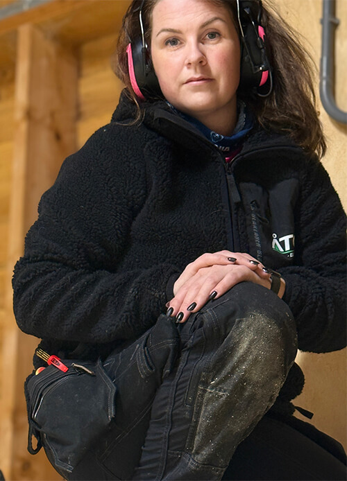 Fjøselektrikeren Tina Nottveit Floen.