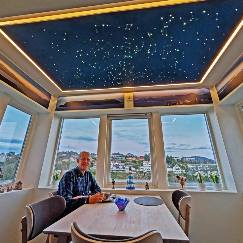 Roar Inge i sitt nye stjernehimmelkjøkken.